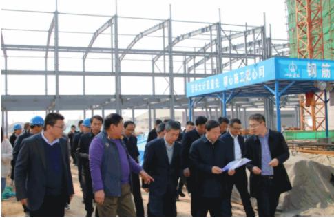 晉中市長(zhǎng)常書銘一行來山西建投建工集團(tuán)玻璃器皿智慧工廠建設(shè)項(xiàng)目視察工作