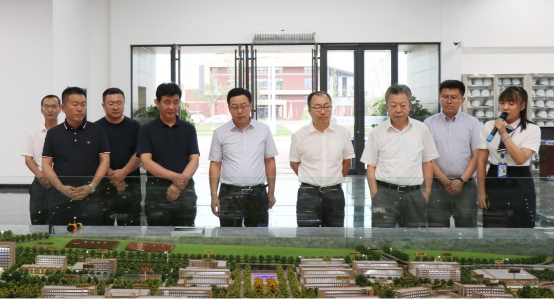 山西省住房和城鄉(xiāng)建設(shè)廳黨組成員、副廳長(zhǎng) 在山西建投承建的職教港項(xiàng)目調(diào)研指導(dǎo)