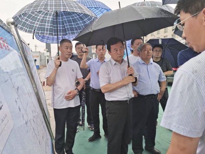 晉中市副市長(zhǎng)在山西建投晉中指揮部在建項(xiàng)目調(diào)研