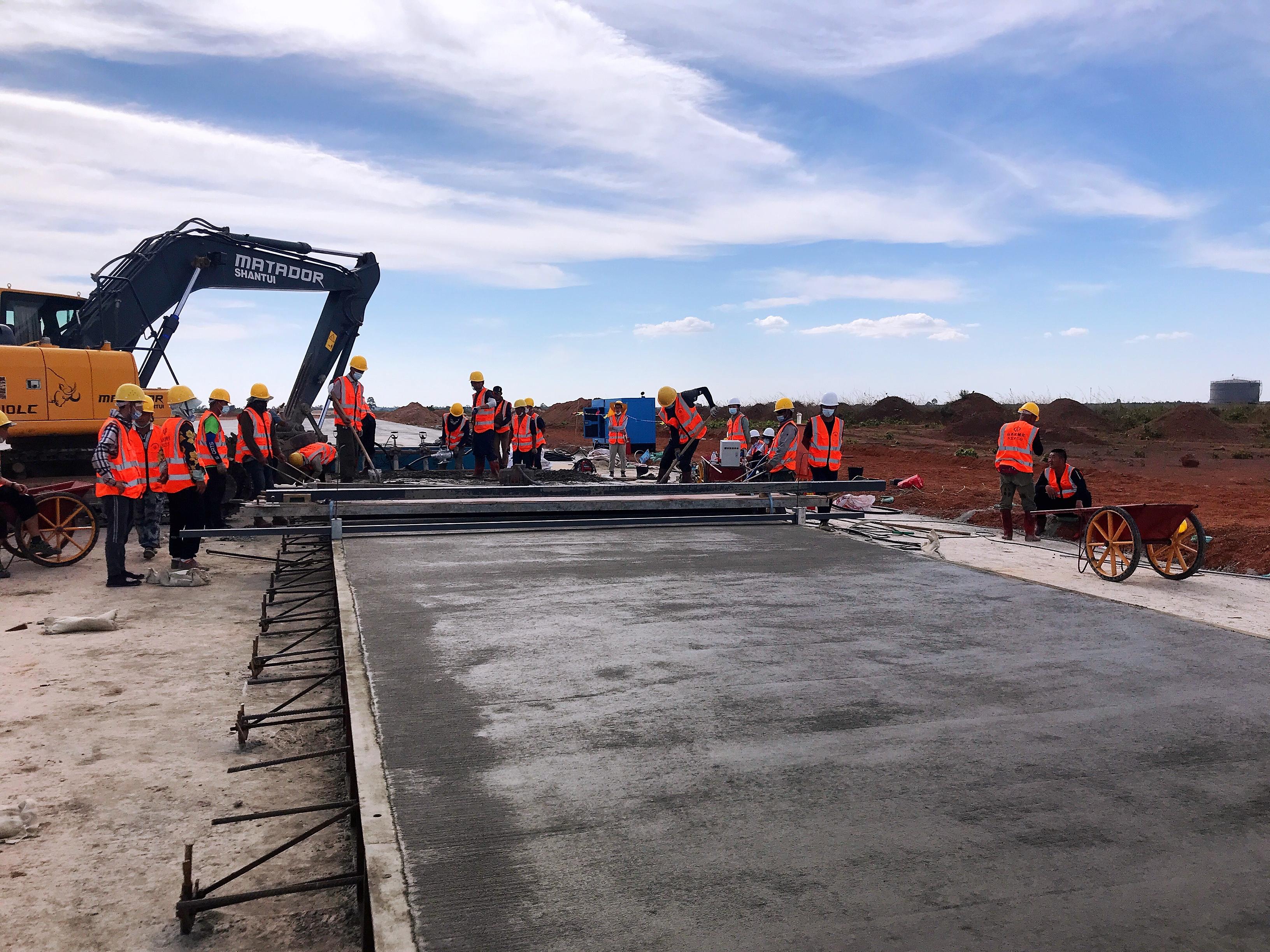 山西建投機(jī)械化集團(tuán)柬埔寨暹粒吳哥國際機(jī)場項目道面混凝土試驗段順利實施