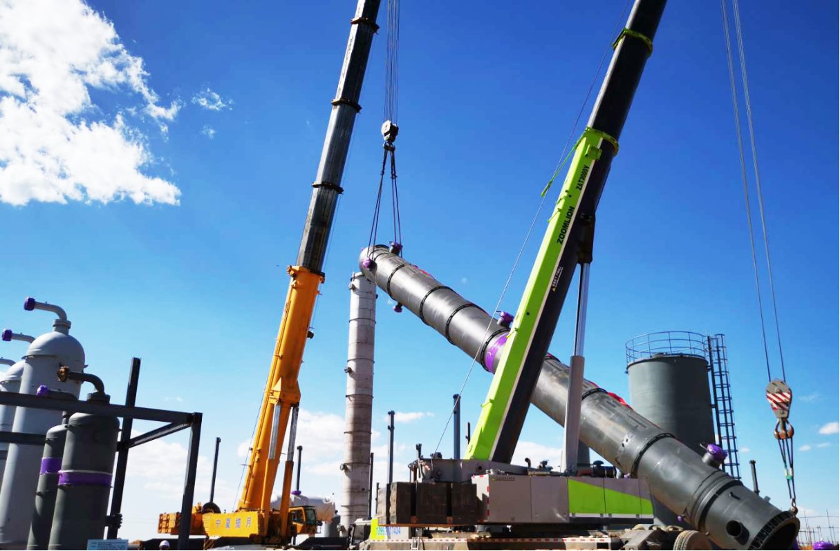 山西建投安裝集團承建的內(nèi)蒙古雅海LNG項目吸收塔吊裝完成