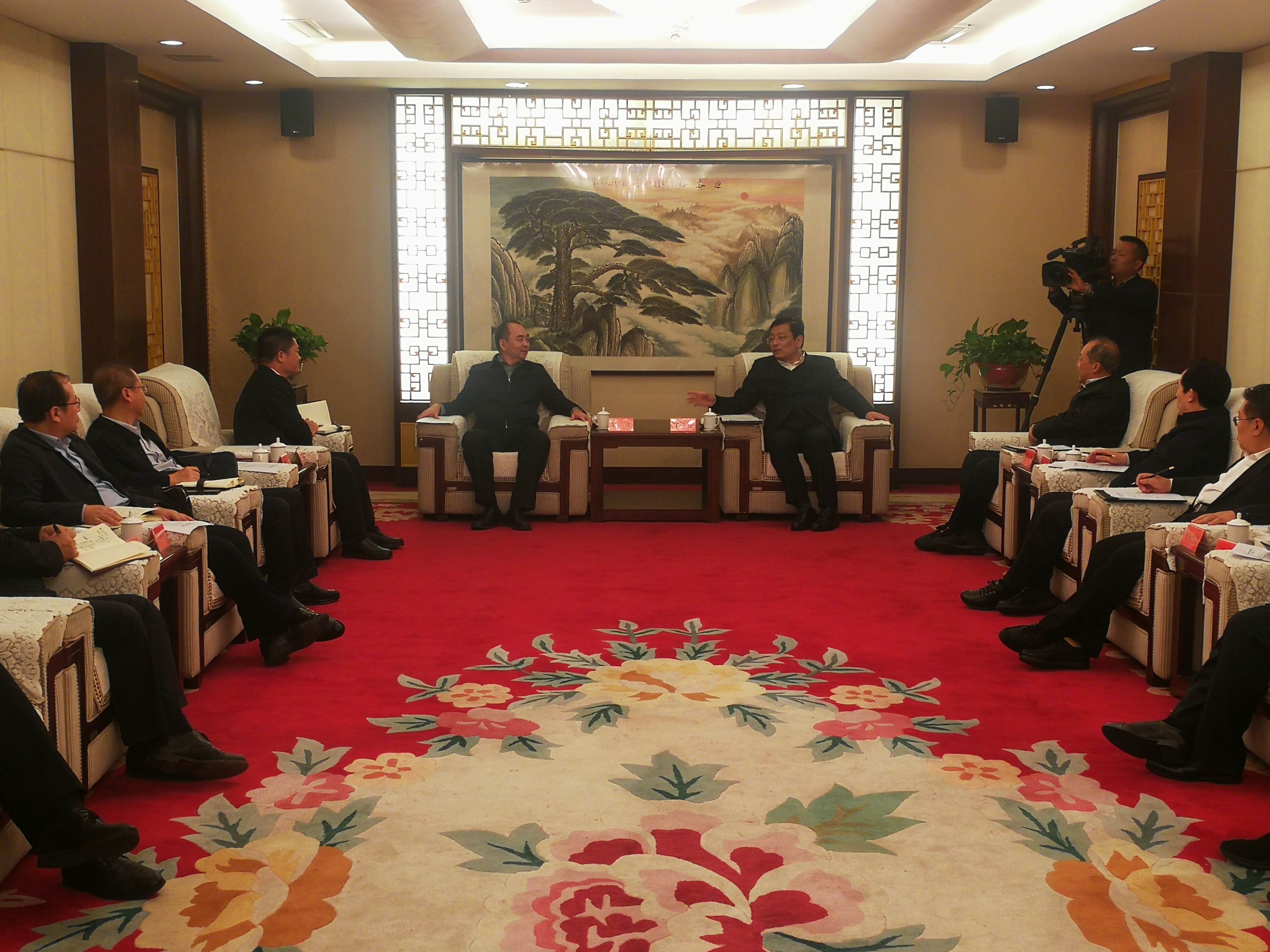 孫波與運(yùn)城市委書記丁小強(qiáng)舉行會(huì)談