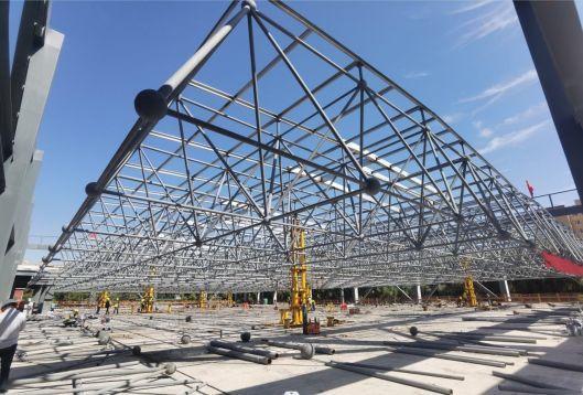 山西建投瀟河產(chǎn)業(yè)公司承建的山西師范大學實訓樓項目網(wǎng)架頂升圓滿成功