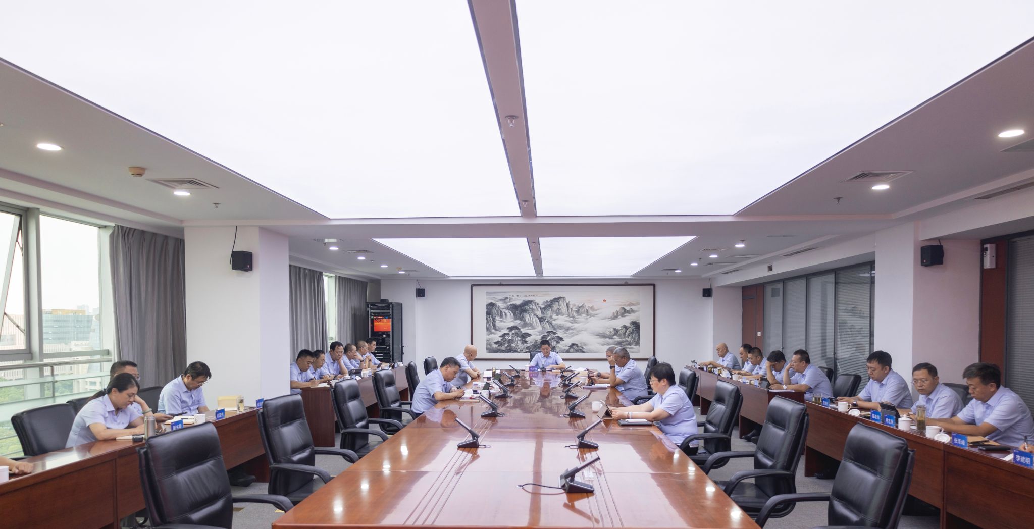 山西建投集團(tuán)召開黨委理論學(xué)習(xí)中心組（擴(kuò)大）學(xué)習(xí)會(huì) 傳達(dá)學(xué)習(xí)貫徹中共山西省委十二屆八次全體會(huì)議精神