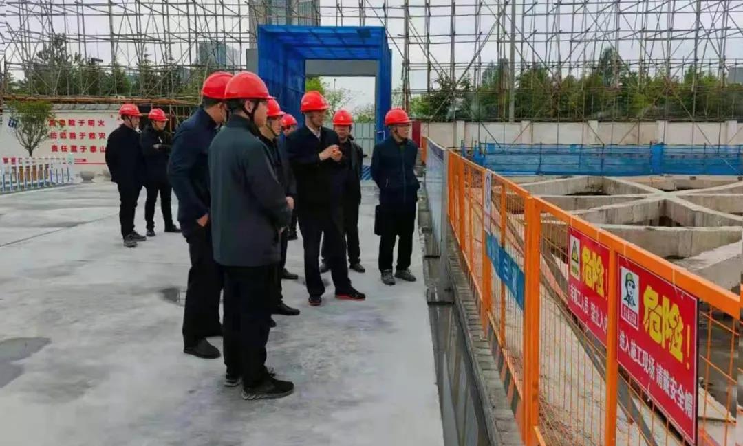 連云港市國(guó)資委領(lǐng)導(dǎo)在山西建投三建集團(tuán)連云港裕源新村棚戶區(qū)改造項(xiàng)目調(diào)研