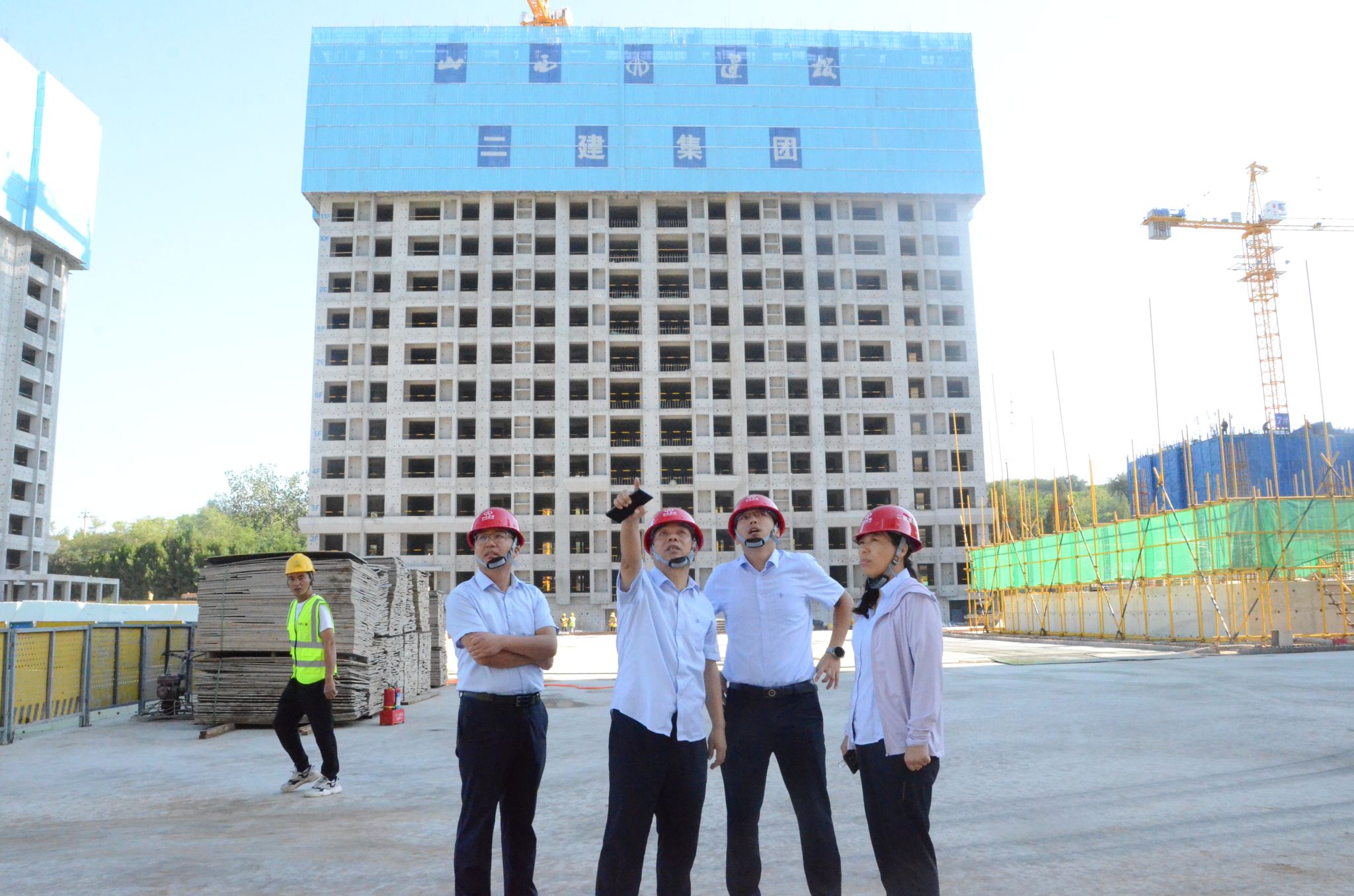 山西建投二建集團(tuán)召開2024年第三次技術(shù)質(zhì)量、科技創(chuàng)新工作會(huì)、現(xiàn)場(chǎng)觀摩會(huì)暨“質(zhì)量月”活動(dòng)啟動(dòng)會(huì)、第14期技術(shù)骨干“上講臺(tái)”授課培訓(xùn)會(huì)