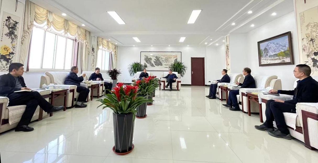 山西建投四建集團(tuán)與原平市政府進(jìn)行項(xiàng)目洽談