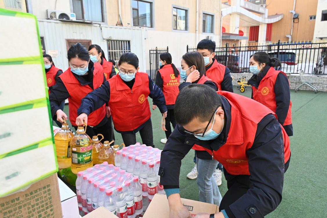 山西建投四建志愿者關(guān)愛孤獨(dú)癥兒童