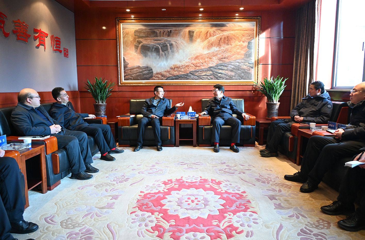太原市園林局黨組書(shū)記、局長(zhǎng)郭志強(qiáng)一行到山西建投四建集團(tuán)洽談交流