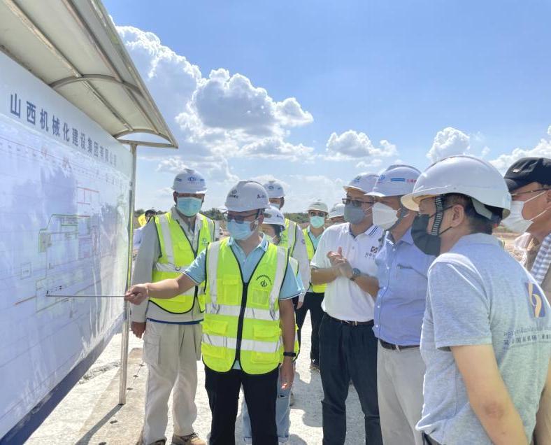 柬埔寨暹粒吳哥國際機場建設委員會主席率團調研山西建投機械化集團承建的吳哥國際機場項目