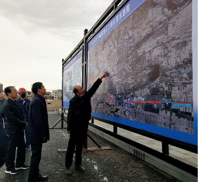 朔州市委副書記、代市長熊燕斌一行到山西建投四建集團承建的朔州市七里河項目調研