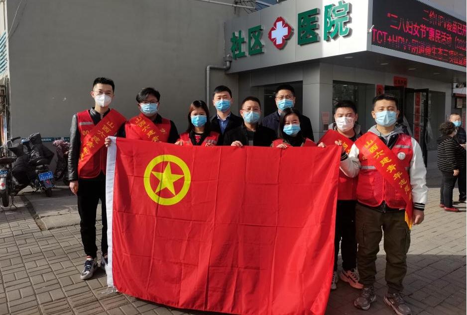 疫苗接種筑防線志愿服務暖人心——六建“紅馬甲”在行動