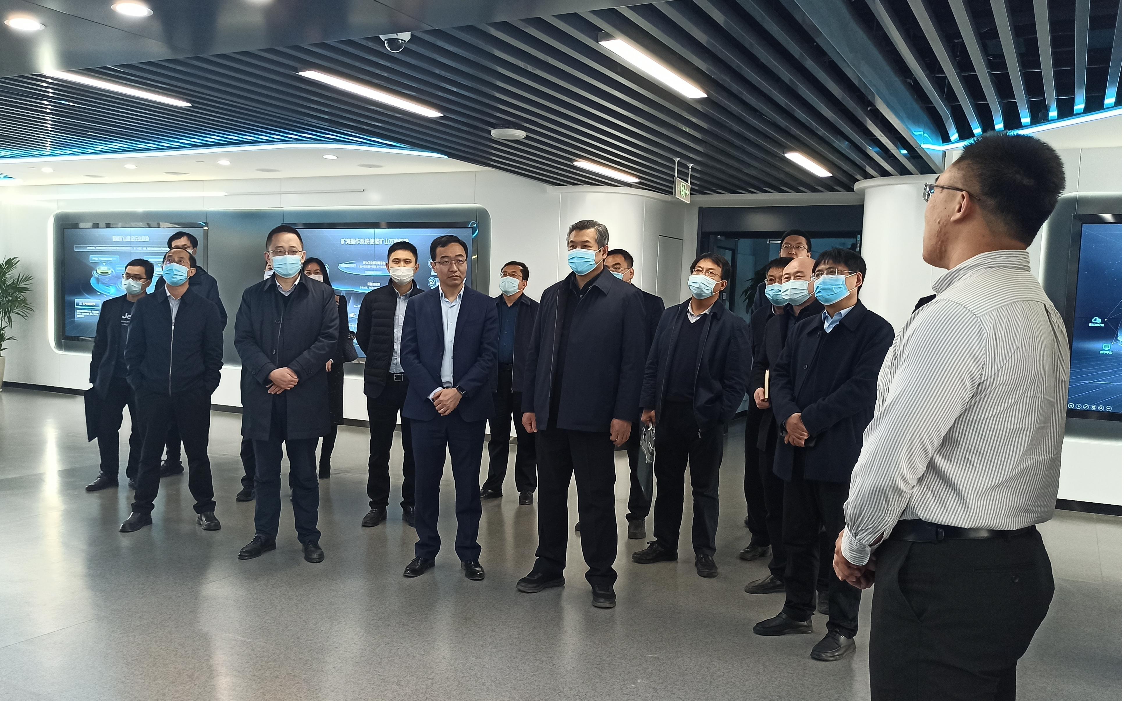 探秘華為智能實驗室共謀數(shù)智化轉(zhuǎn)型發(fā)展——山西建投應邀參觀華為智能礦山創(chuàng)新實驗室
