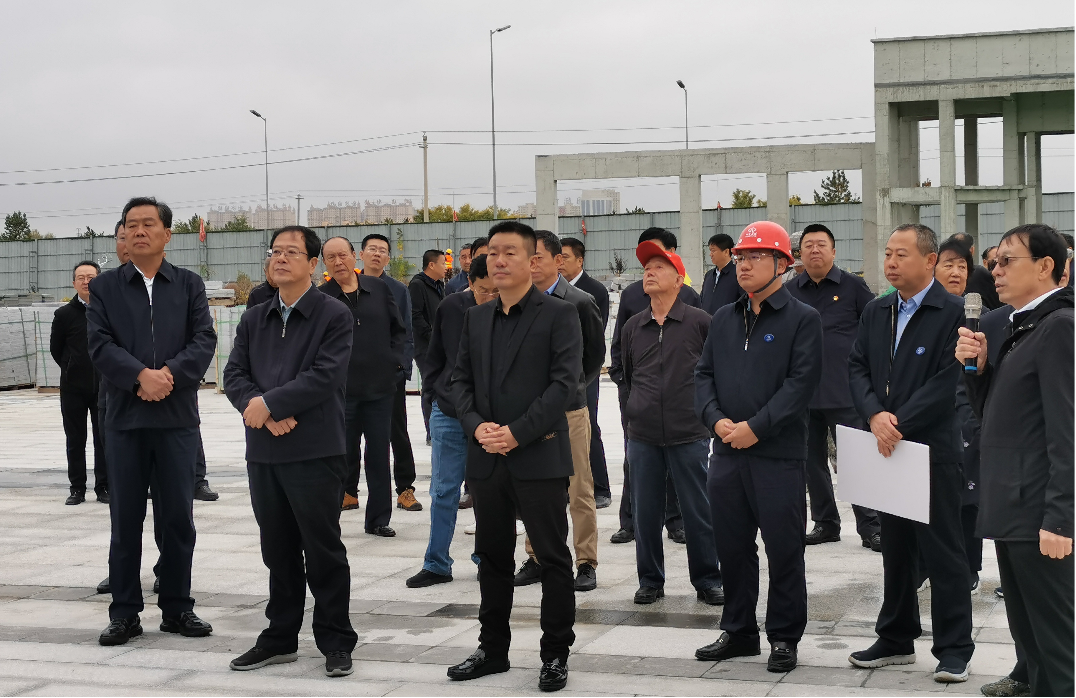 朔州市委書記在山西建投總承包部承建的朔州市一中新校區(qū)建設(shè)項(xiàng)目調(diào)研