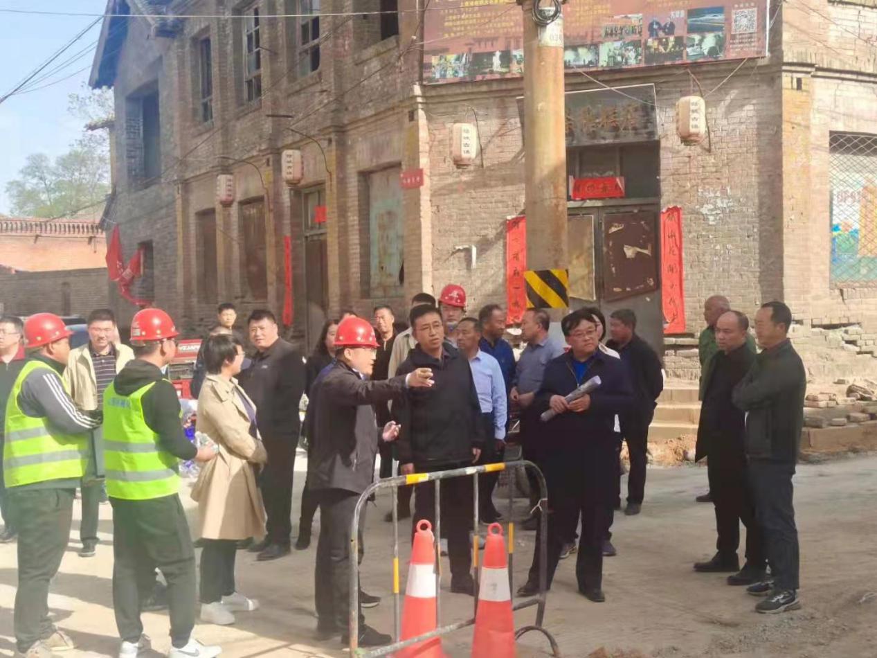 長(zhǎng)治市上黨區(qū)區(qū)長(zhǎng)在山西建投機(jī)械化集團(tuán)蔭城古鎮(zhèn)項(xiàng)目調(diào)研