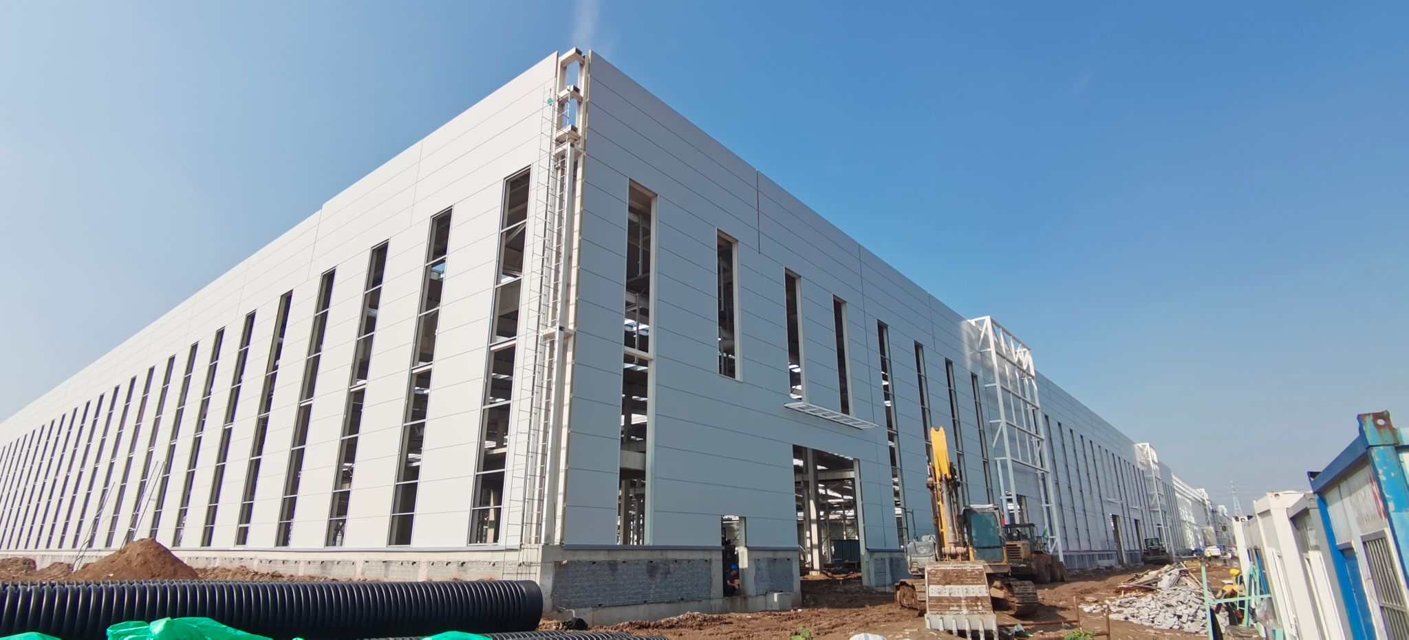 山西建投瀟河產(chǎn)業(yè)公司承建的太重高端裝備制造和風(fēng)電裝備產(chǎn)業(yè)鏈配套項目鋼結(jié)構(gòu)主體順利完工