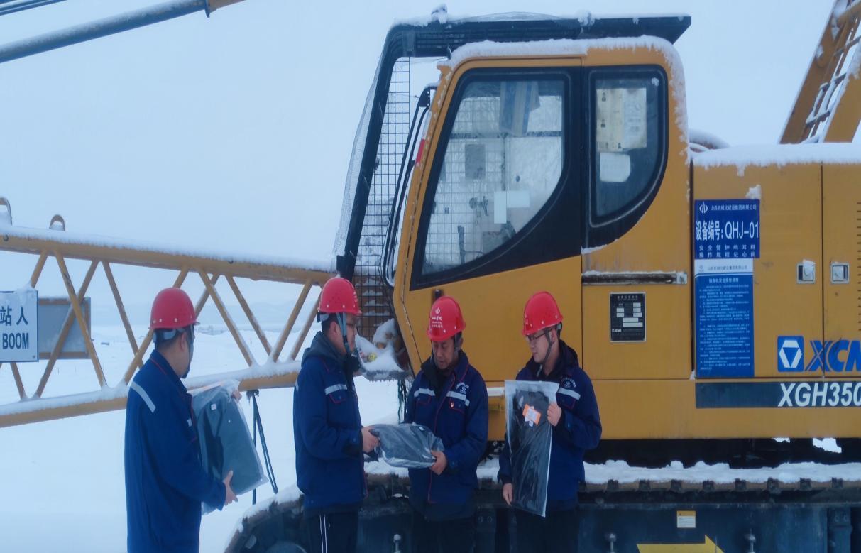 山西建投機械化集團送溫暖到天山南北