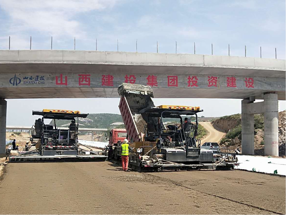 山西建投承建的國(guó)道G342晉城市過境段改線工程 路基交驗(yàn)基本完成  路面鋪設(shè)全面展開