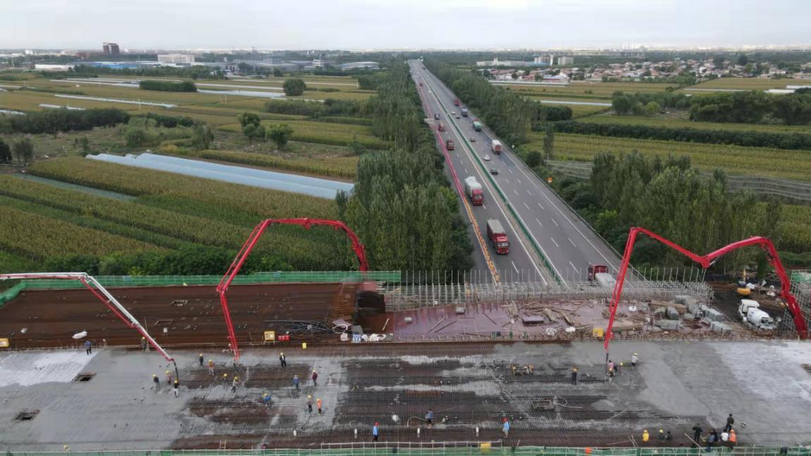 山西建投機(jī)械化集團(tuán)農(nóng)谷路橋梁工程榆祁高速大橋項(xiàng)目箱梁混凝土澆筑完成