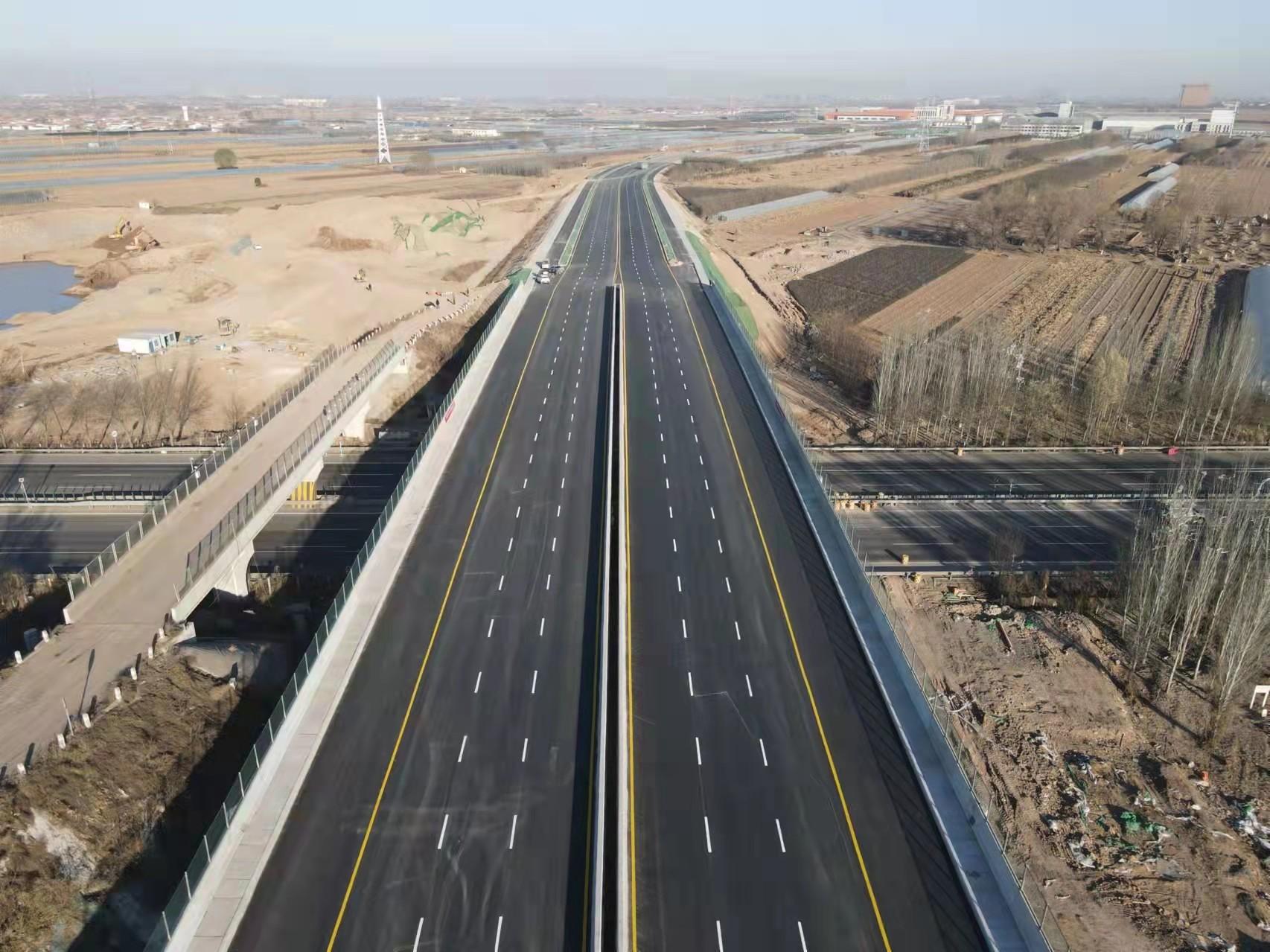 山西建投機(jī)械化集團(tuán)承建的科谷大道上跨太原南二環(huán)高速大橋項(xiàng)目舉行通車儀式