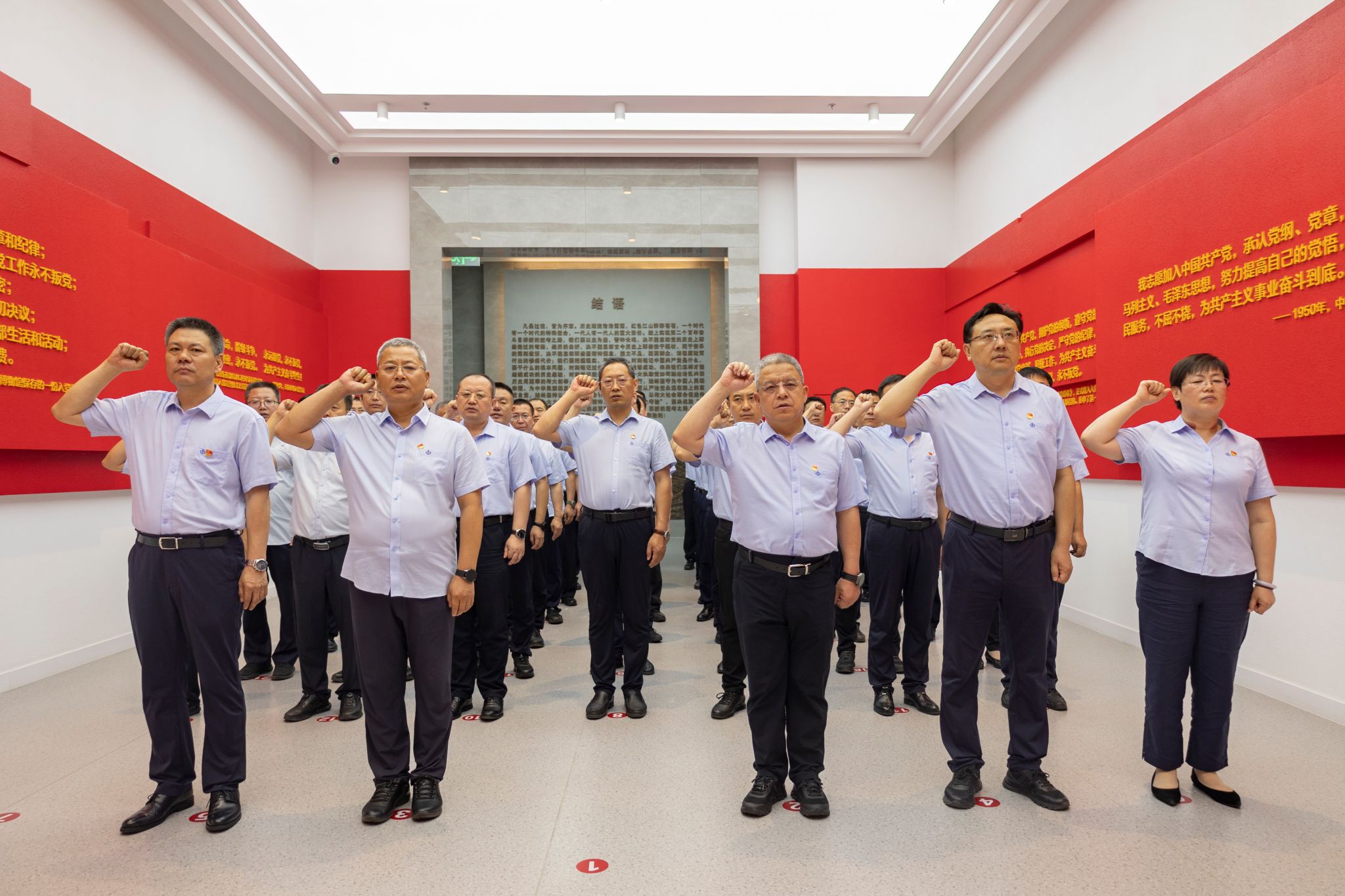 山西建投集團(tuán)黨委組織黨員領(lǐng)導(dǎo)干部赴省黨風(fēng)廉政教育基地開展警示教育