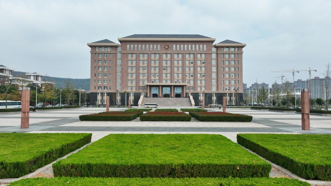 山西建投六建集團(tuán)淮北師范大學(xué)圖書(shū)館項(xiàng)目榮獲2023年度“黃山杯”