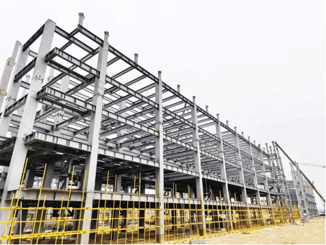 山西建投瀟河產業(yè)公司承建的忻師附中附小項目高中部鋼結構主體順利封頂