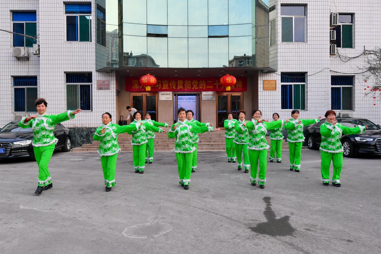 山西建投四建集團滿堂紅舞蹈隊新春送祝福
