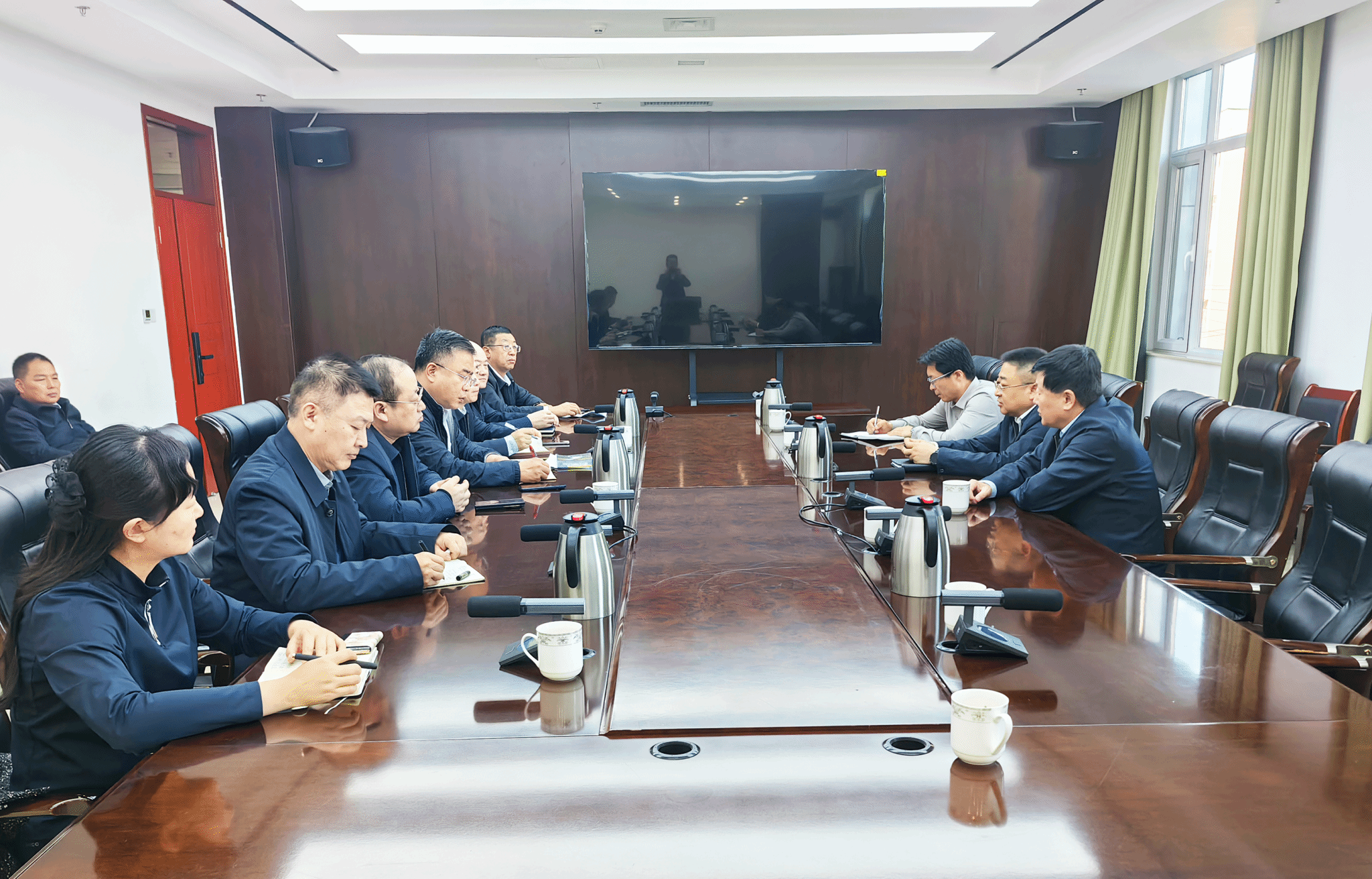 山西建投領(lǐng)導(dǎo)在新疆開展商務(wù)洽談活動