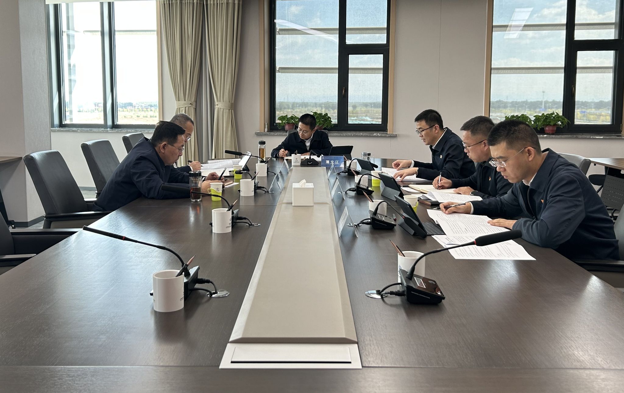 山西建投園區(qū)建發(fā)集團(tuán)召開黨委理論學(xué)習(xí)中心組（擴(kuò)大）學(xué)習(xí)會(huì)