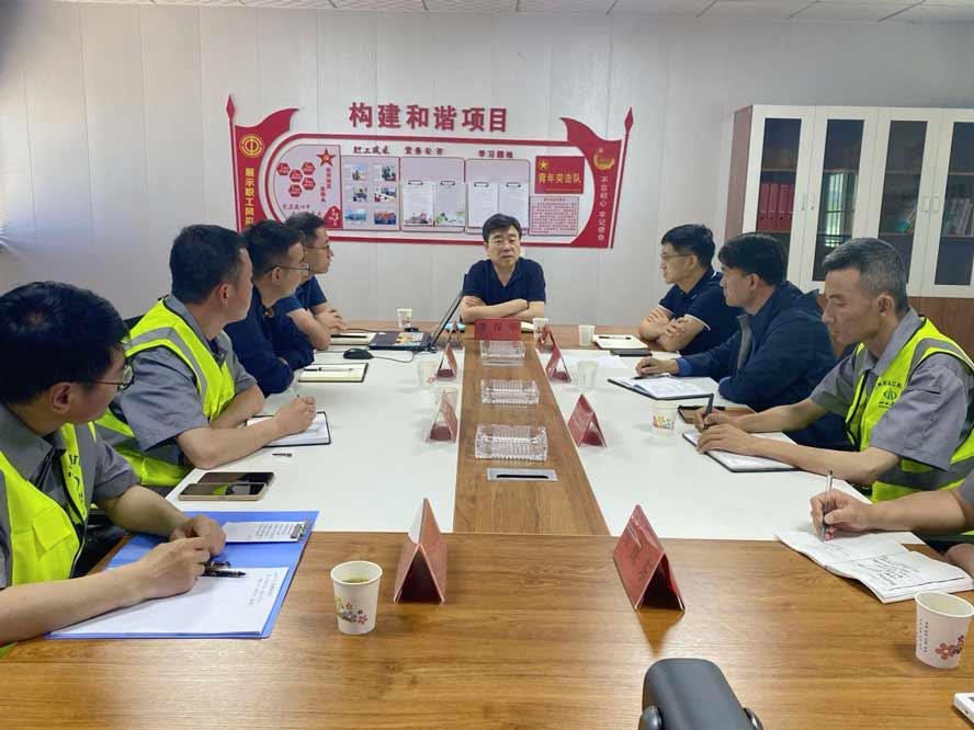 山西建投機(jī)械化集團(tuán)黨委書記、董事長(zhǎng)李保華一行到蘭州中川機(jī)場(chǎng)項(xiàng)目檢查指導(dǎo)工作