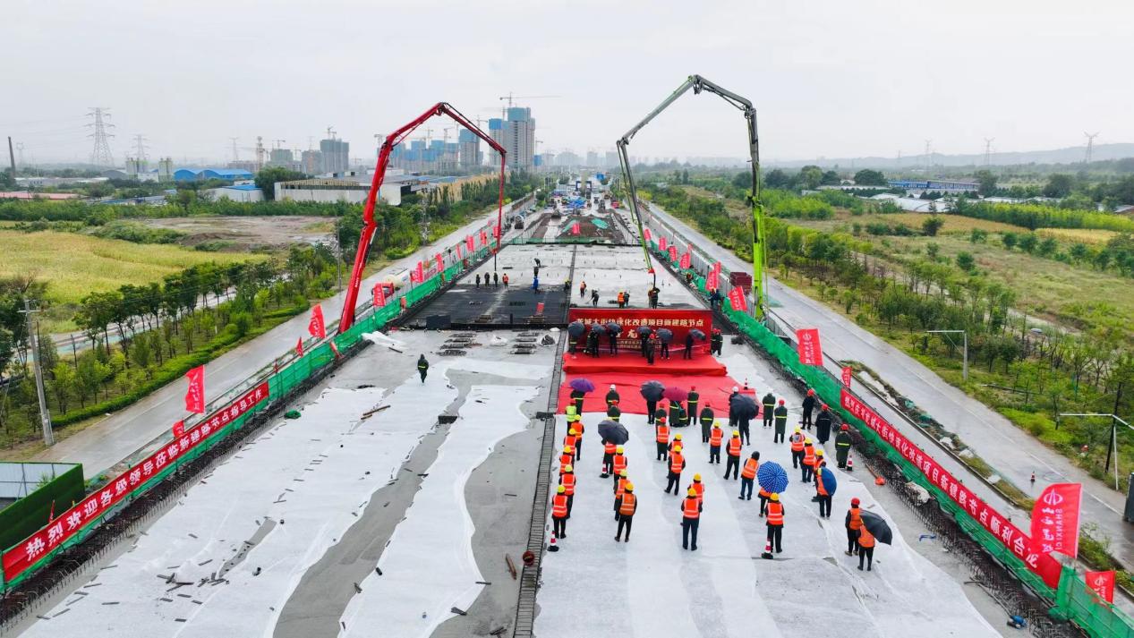 山西建投機(jī)械化集團(tuán)承建的晉中龍城大街快速化改造項(xiàng)目新建路高架橋成功合龍