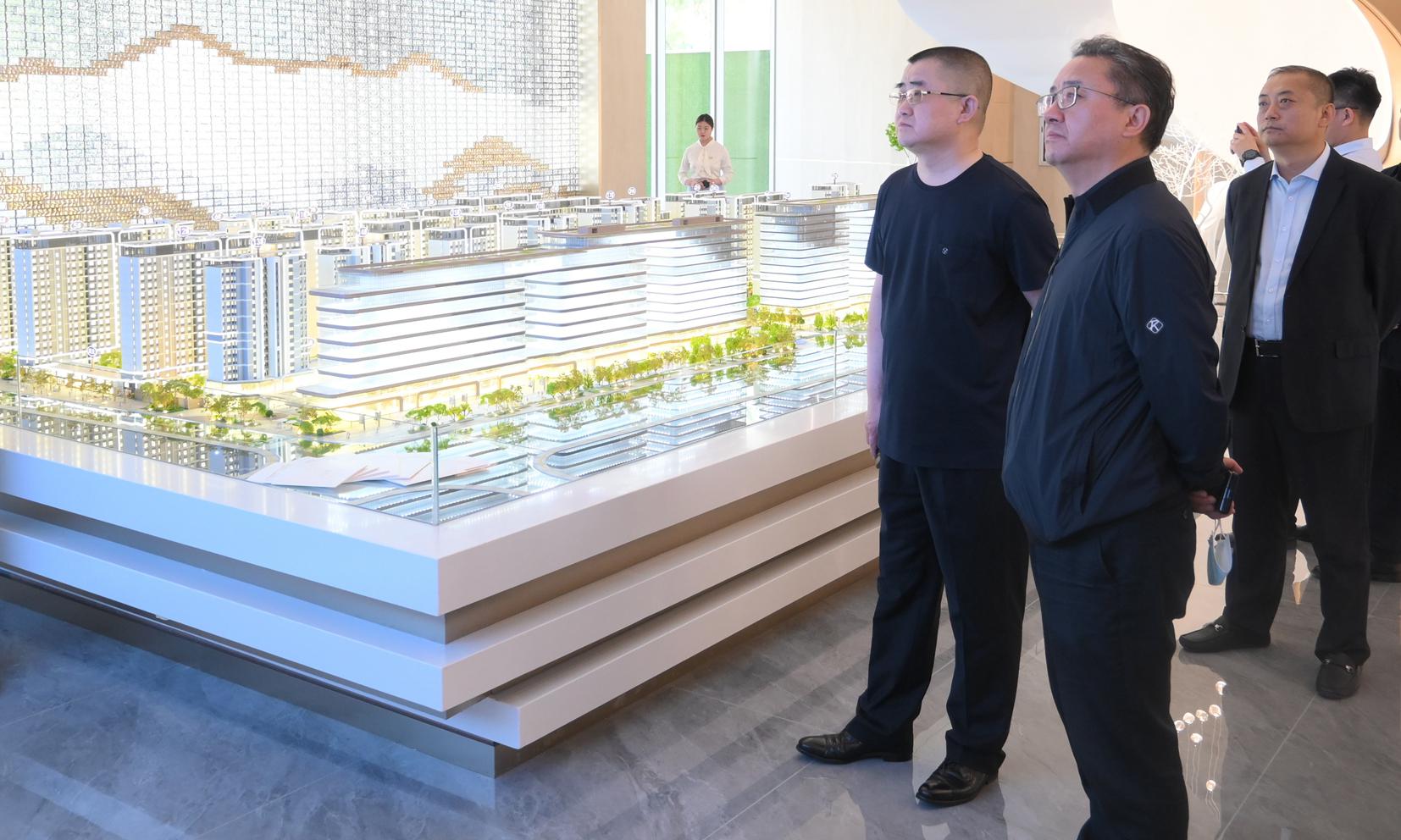 上海浦發(fā)銀行太原分行黨委書(shū)記、行長(zhǎng)白海忠到山西建投三建集團(tuán)和平里•上座IFC金融中心項(xiàng)目實(shí)地考察