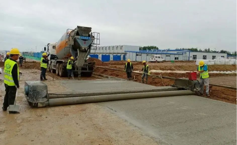 聞“汛”而動早應對  風雨無阻顯擔