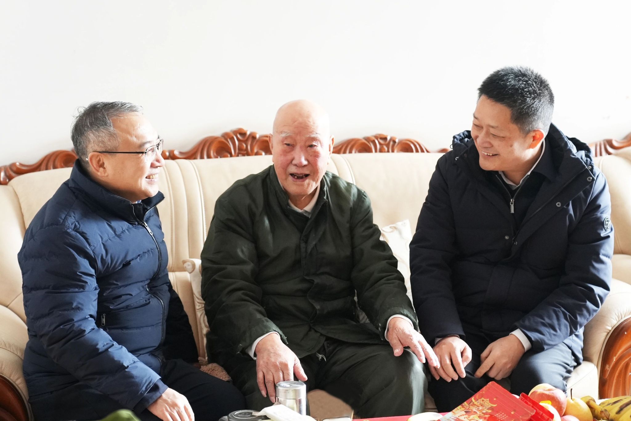 閆衛(wèi)偉走訪慰問山西建投老黨員