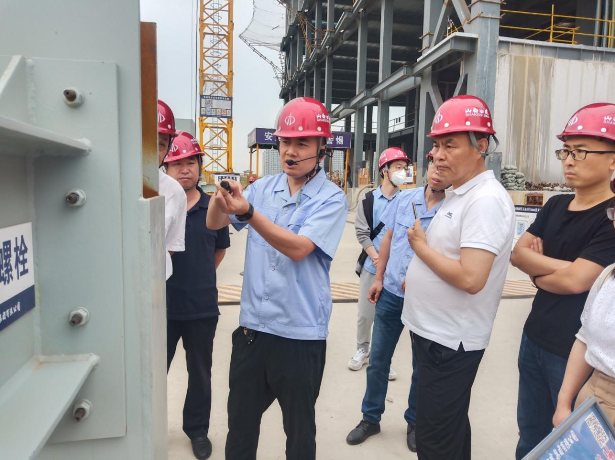 省鋼結(jié)構(gòu)協(xié)會(huì)專(zhuān)家在山西建投四建集團(tuán)承建的基因診斷及藥物研發(fā)基地項(xiàng)目觀(guān)摩指導(dǎo)