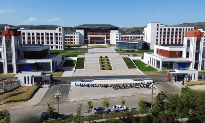 山西建投三建集團靈石縣第一職業(yè)高級中學新建項目提前13個月交付使用